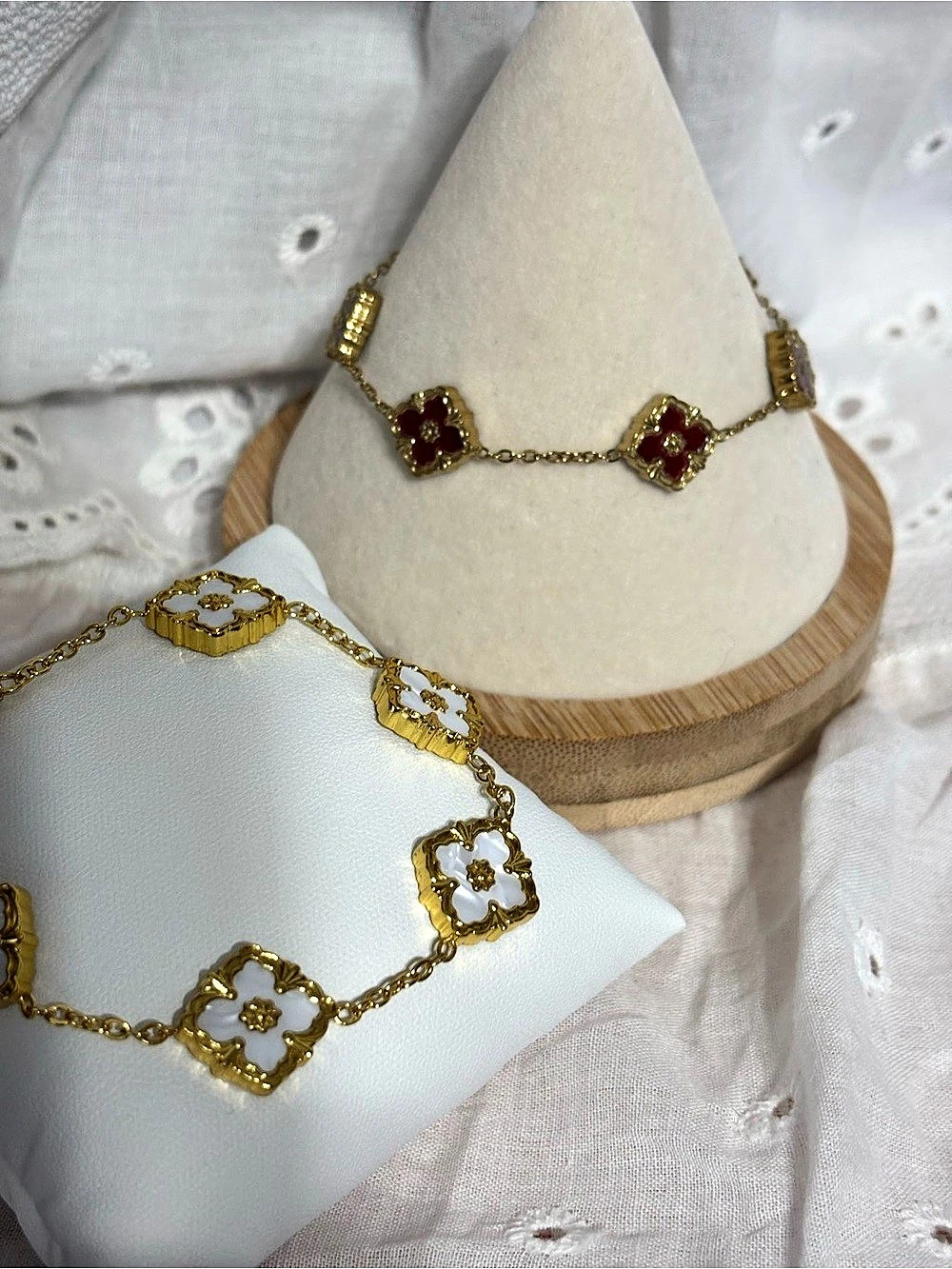 Floral Link Bracelet set in gold
